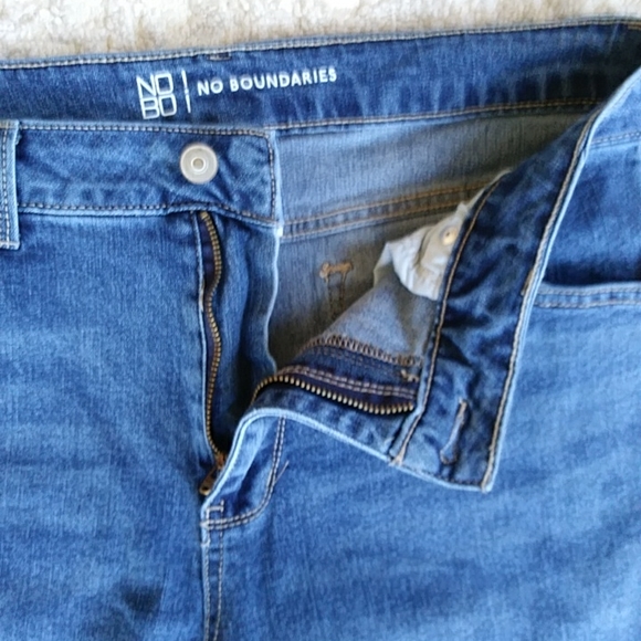 No Boundaries Distressed Bootcut Jeans - Picture 8 of 15